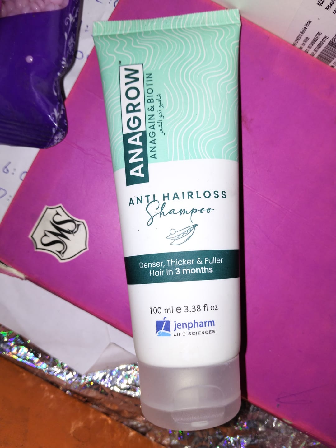 Customer photo review of Anagrow Shampoo