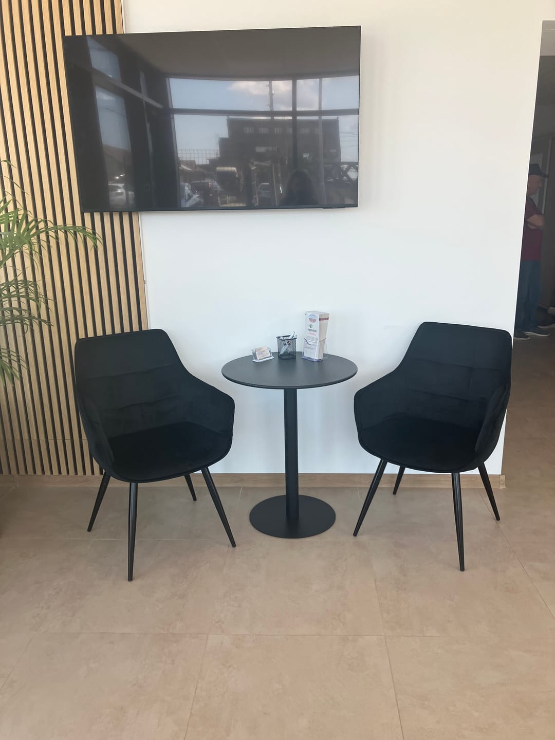 Customer photo review of Scaun Lilia, negru, stofa catifelata/metal, 59x45x90 cm