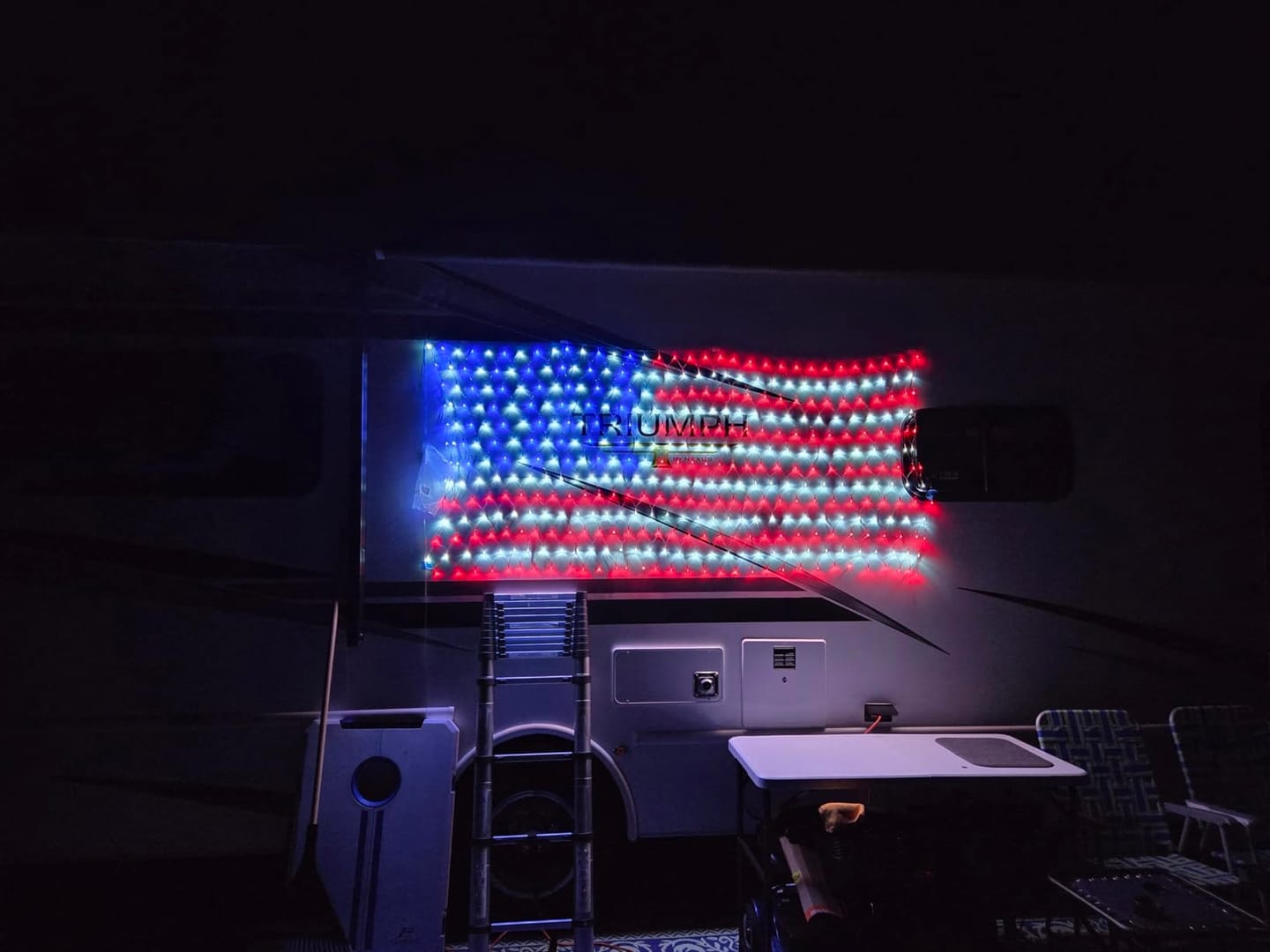 Customer photo review of Custom Solar-Powered National Flag Net Lights - Commemorative and Fun Outdoor Decorations