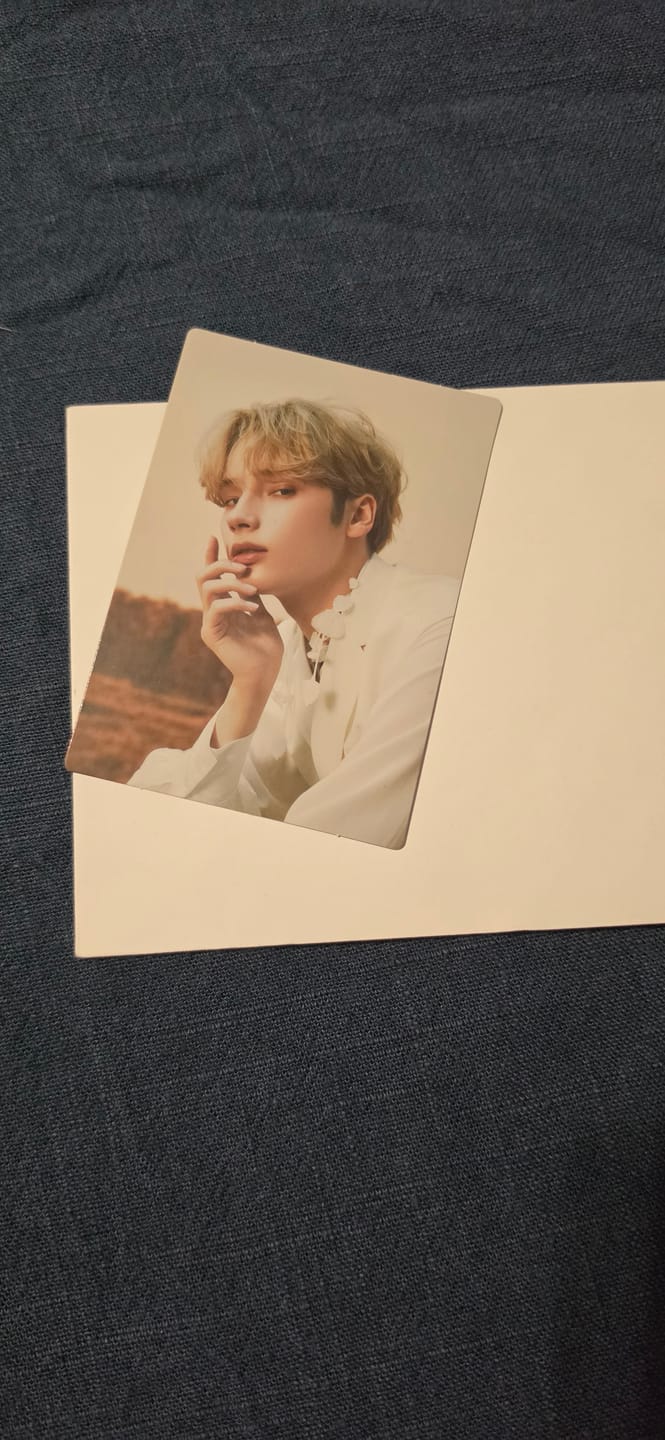 Customer photo review of K-POP BLIND RANDOM PHOTOCARD