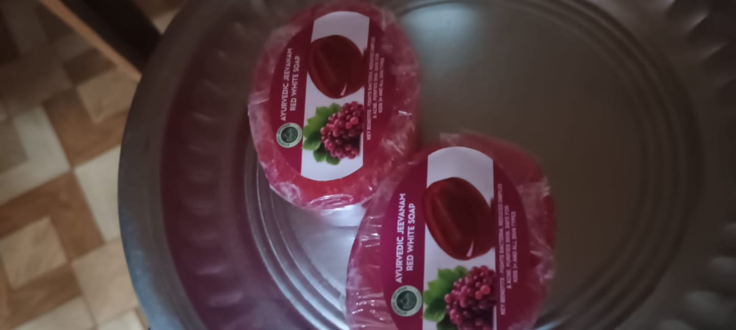Customer photo review of Ayurvedic Jeevanam Red Wine Moisturising Soap For Face & Body