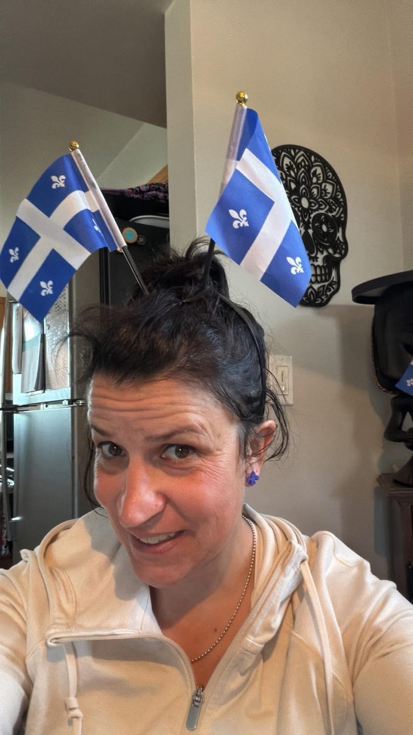 Customer photo review of Puces d’oreilles Fleur de Lys du Québec