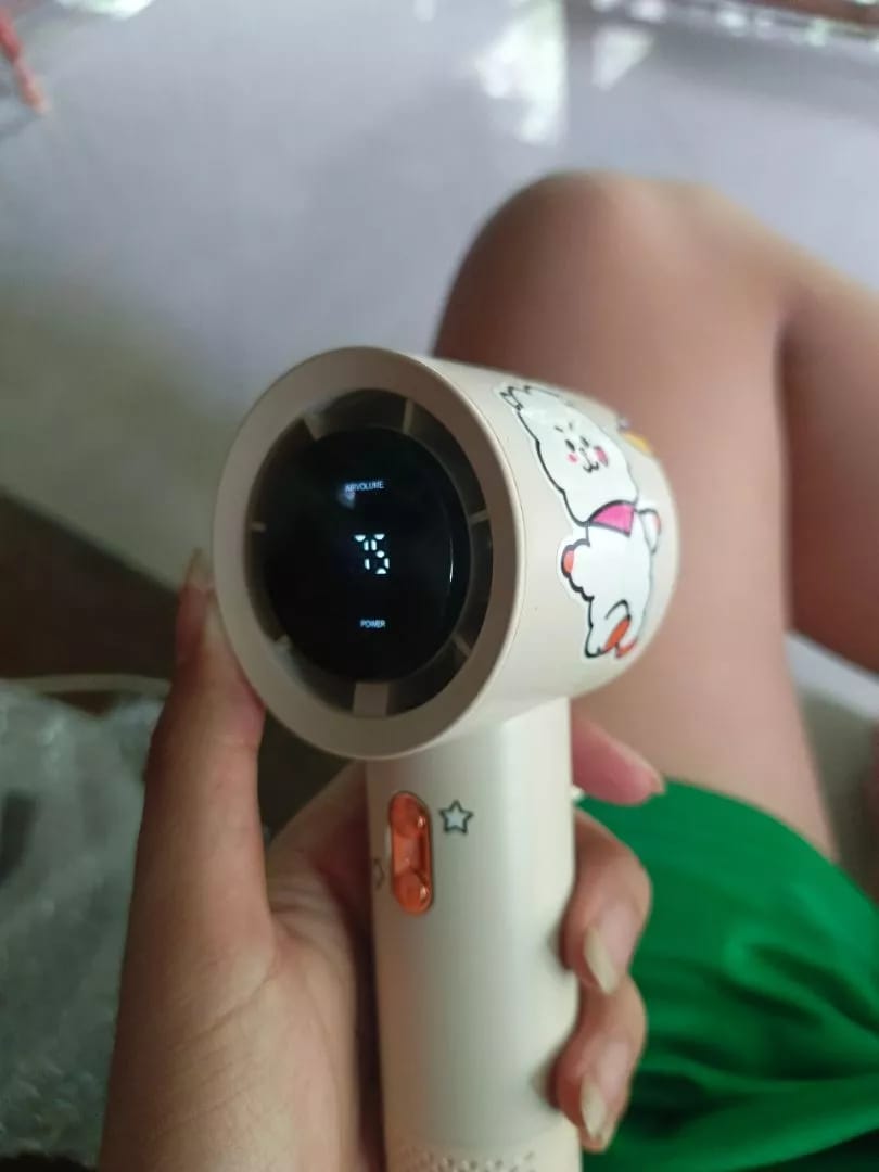 Customer photo review of Handlicher Mini-Ventilator – 199 Geschwindigkeitsstufen, 6 Flügel, bürstenloser Motor