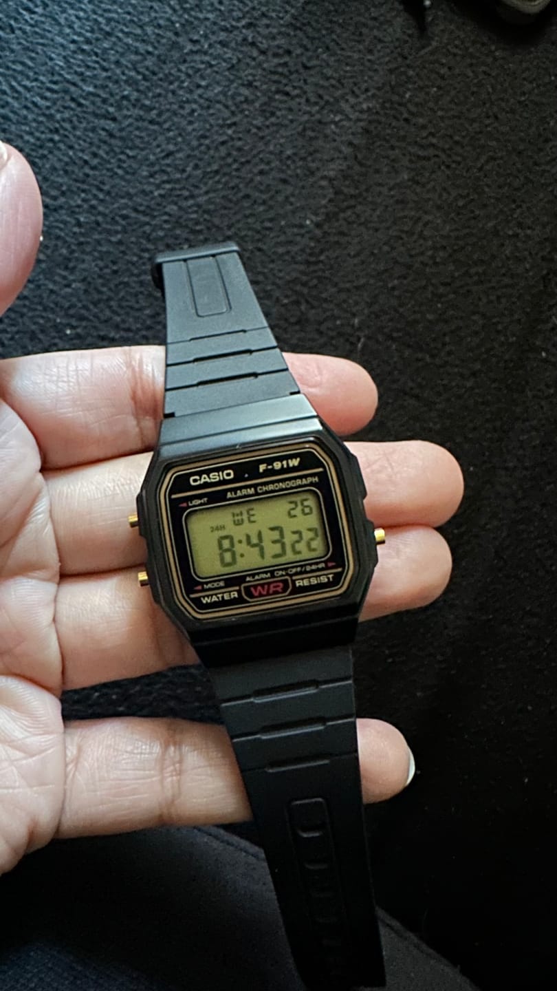 Customer photo review of Reloj Casio Vintage F-91WG-9SDF Clásico Líneas Amarillas