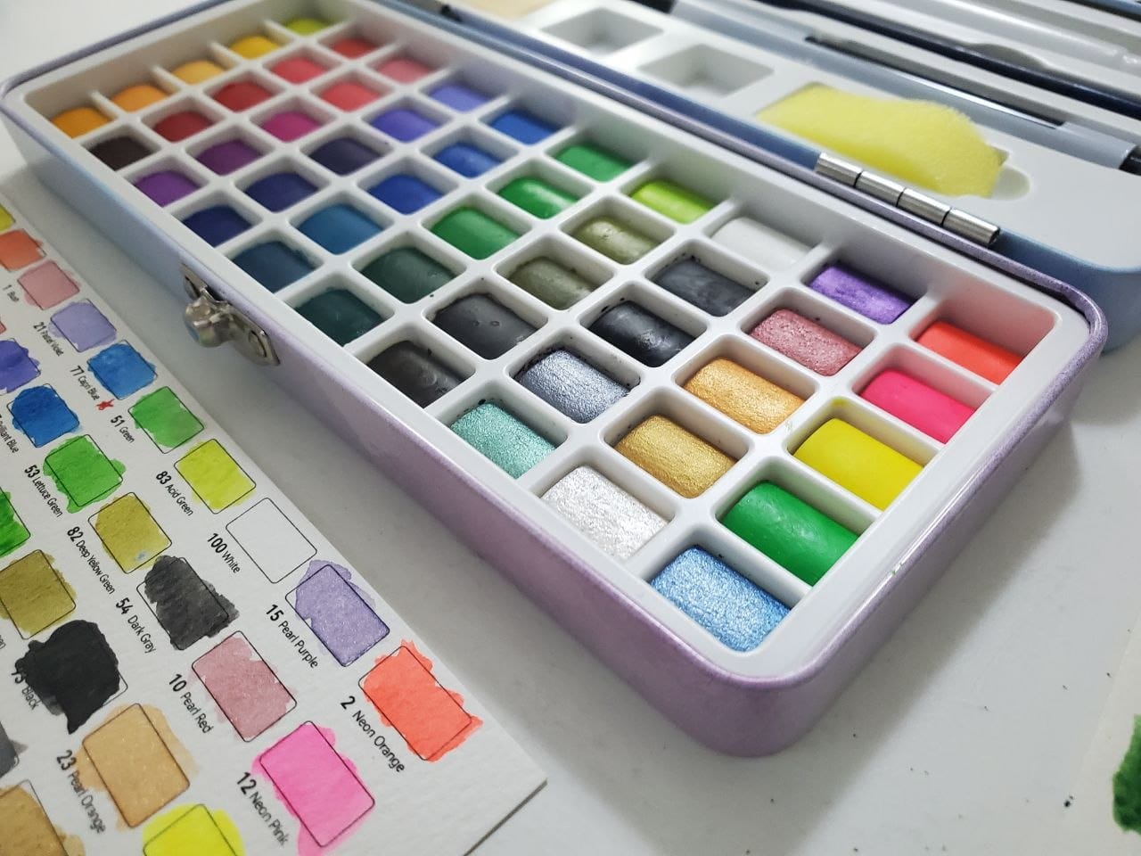 Customer photo review of Ohuhu 50 Colors Portable Watercolor Paint Set