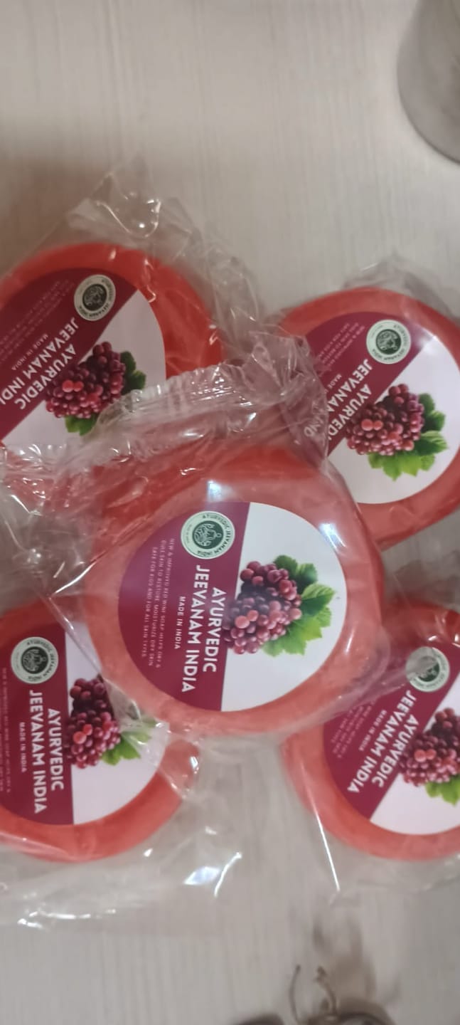 Customer photo review of Ayurvedic Jeevanam Red Wine Moisturising Soap For Face & Body