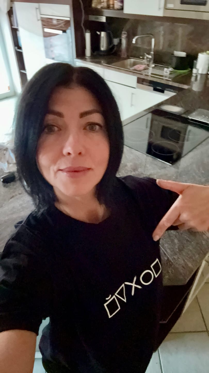 Customer photo review of Pohuy Tee