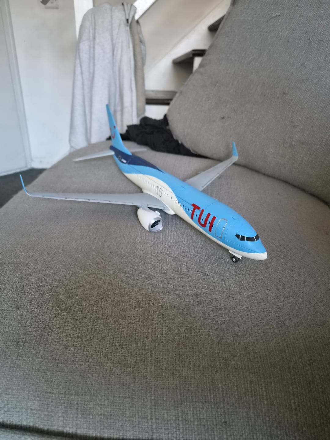 Customer photo review of 737-800 style aircraft model (1/80 scale) – Magnetic Cockpit