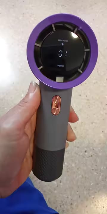 Customer photo review of Handlicher Mini-Ventilator – 199 Geschwindigkeitsstufen, 6 Flügel, bürstenloser Motor