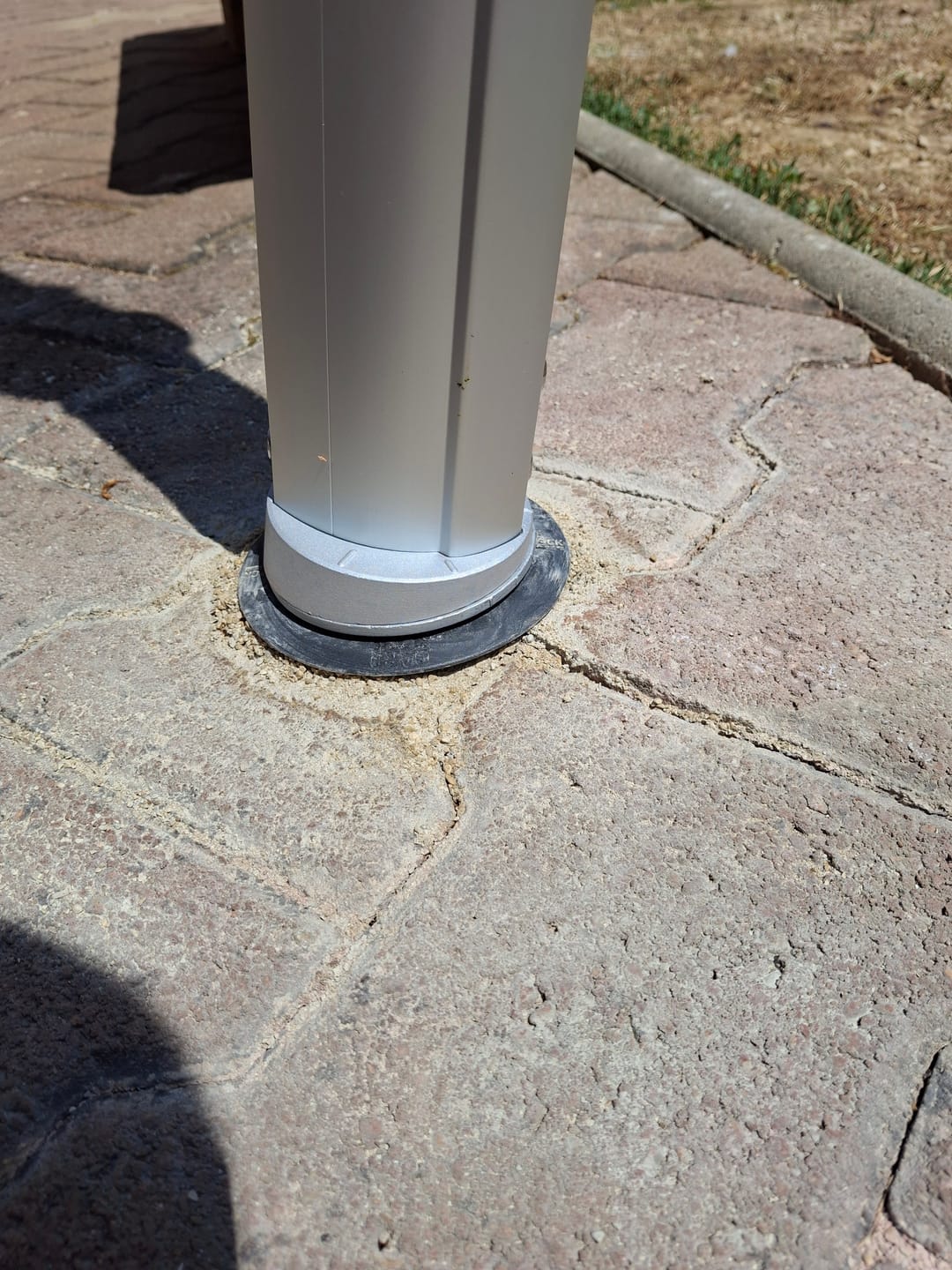 Customer photo review of Base d'ancrage en aluminium à visser ou à sceller pour mâts télescopique