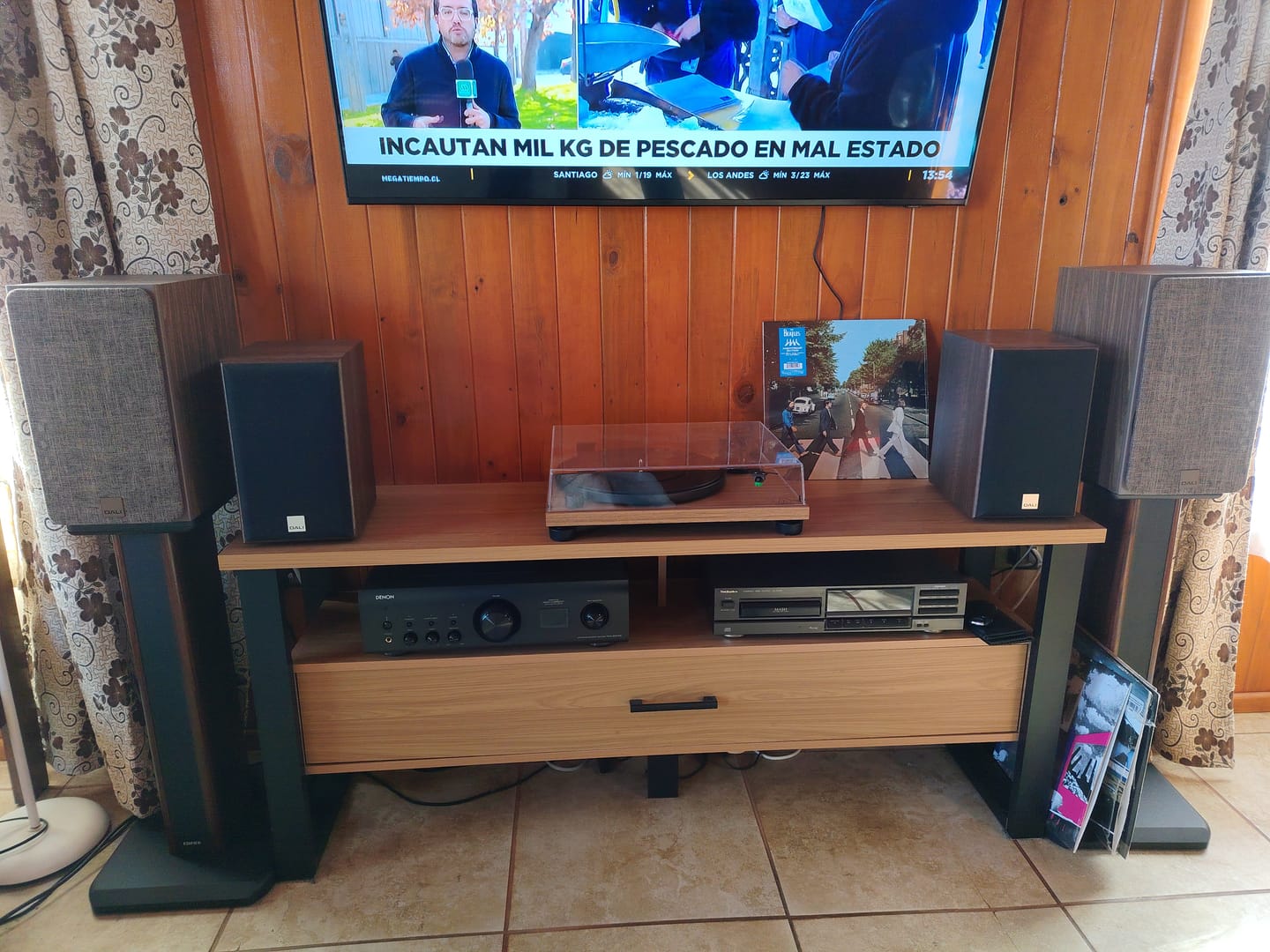 Customer photo review of Rack Guayacán 1 Cajón Canela-Negro (TV 55")
