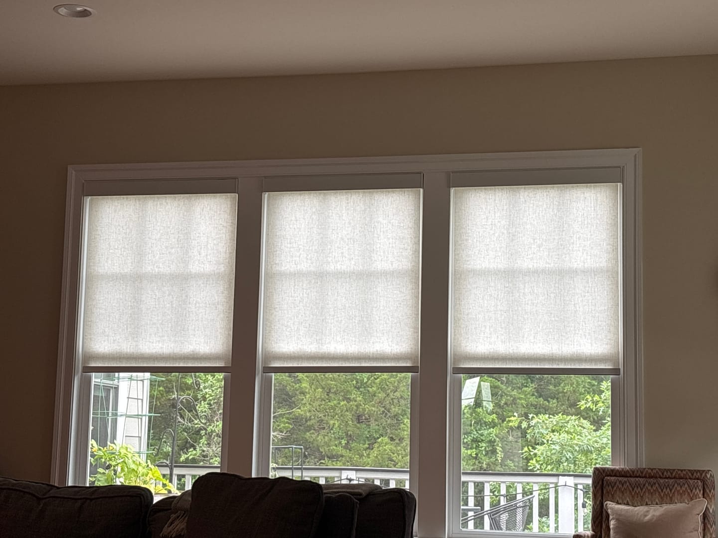 Customer photo review of SmartWings Motorized Light Filtering Roller Shades 70% Blackout Linen