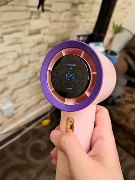 Customer photo review of Handheld Mini Fan – 199 Speeds, 6 Blades, Brushless Motor
