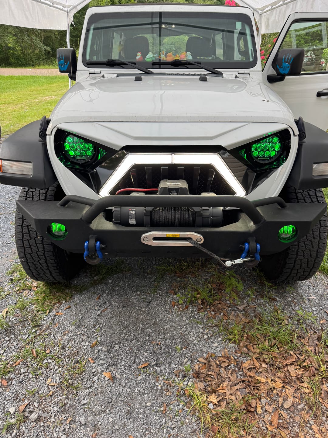 Customer photo review of Goliath Grille W/ LED DRL and Turn Signals - White & Black For 18+ Jeep Wrangler JL & Gladiator JT