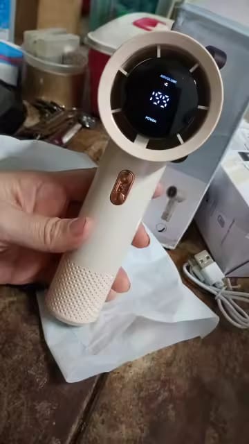 Customer photo review of Handheld Mini Fan – 199 Speeds, 6 Blades, Brushless Motor