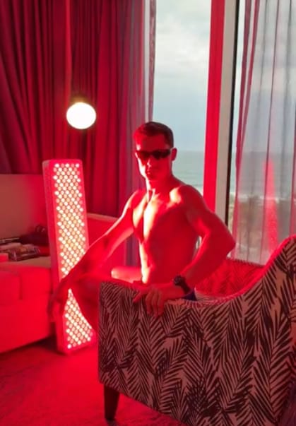 Customer photo review of PrimeFORCE RL300 (Roodlichttherapie) – Ideaal voor thuis – Levensduur tot 100.000 uur - 98x30x7cm