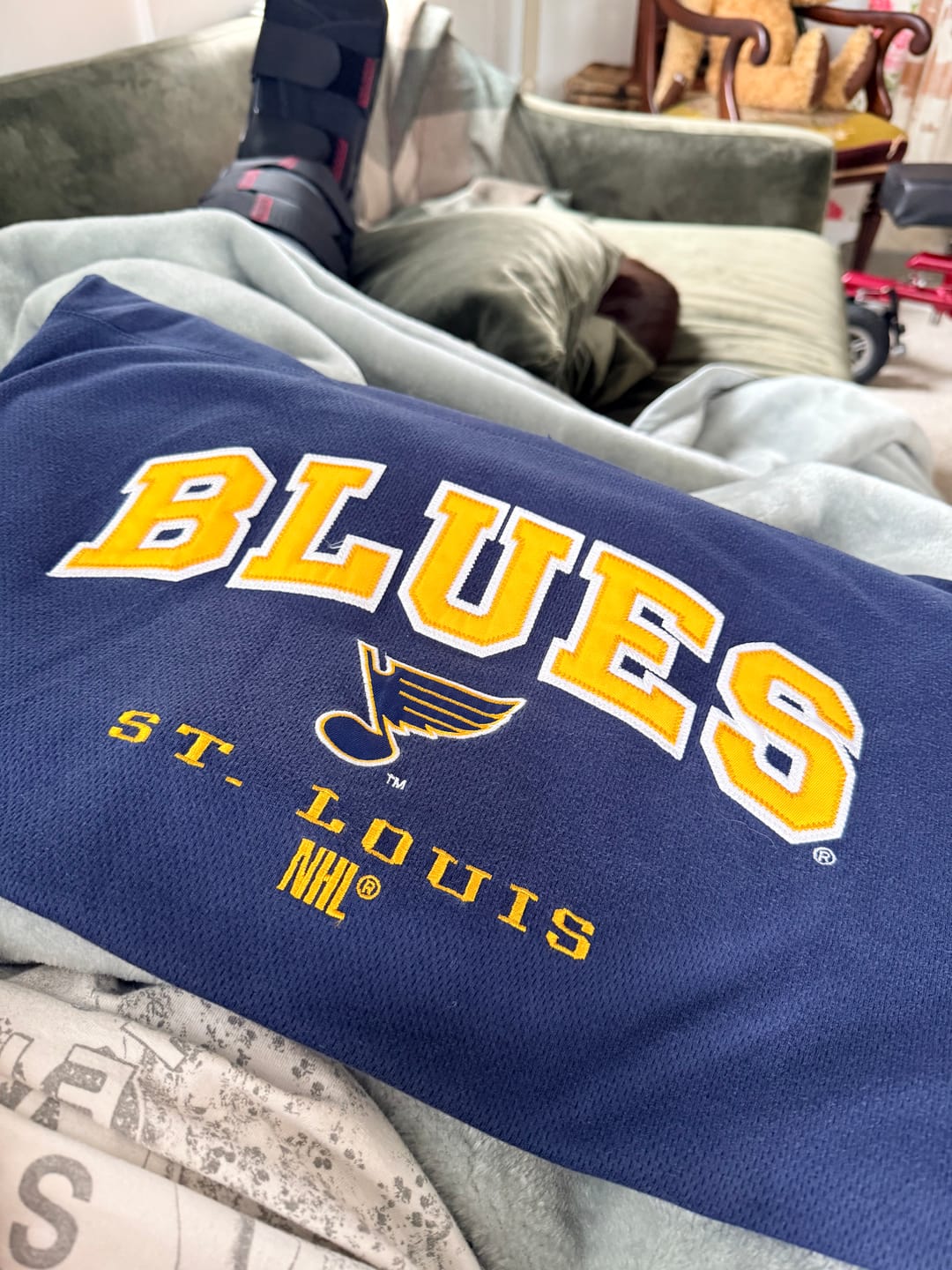 Customer photo review of Vintage 90s Navy St. Louis Blues Sweatshirt (L)