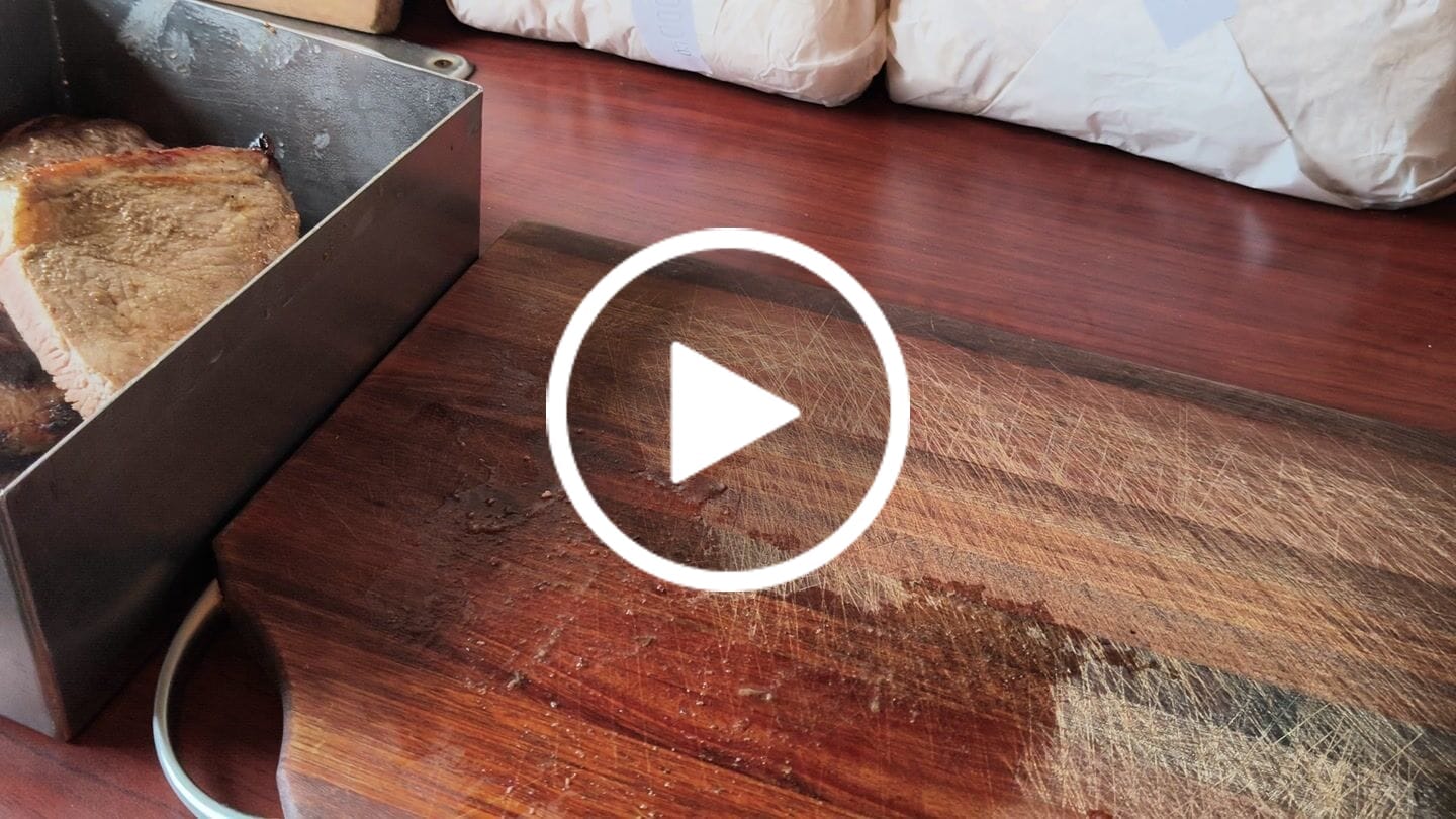 Customer video review of BRAAIPLANK™ "BEENLEM" HAMMER FORGED BONING KNIFE
