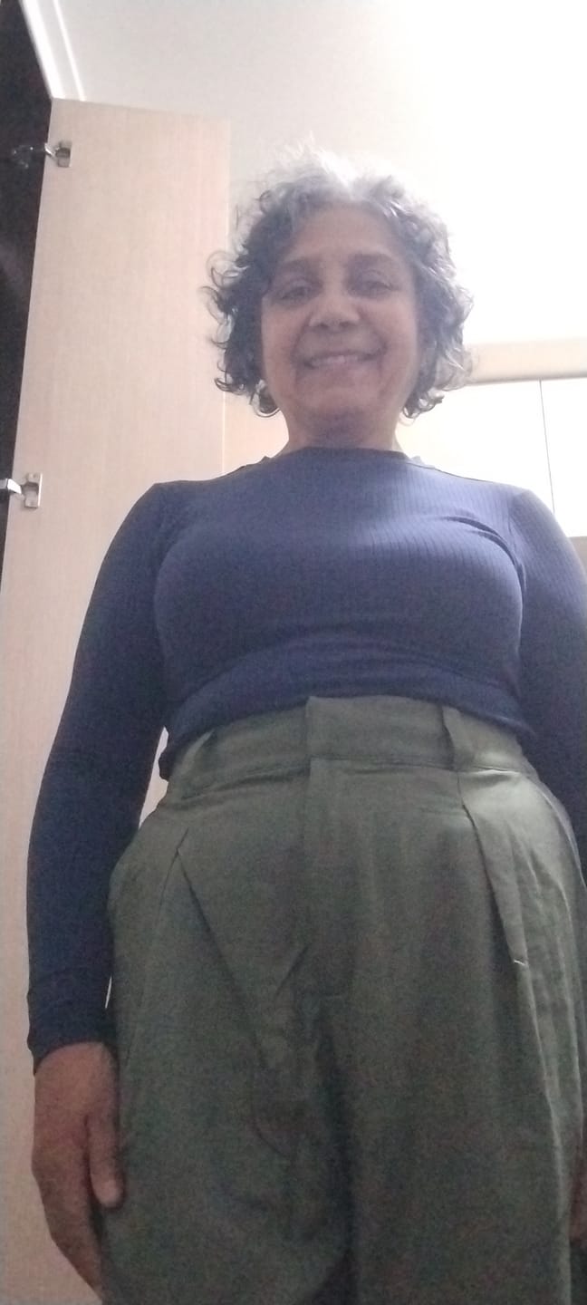 Customer photo review of Calça Pantalona Graviola Verde Escuro