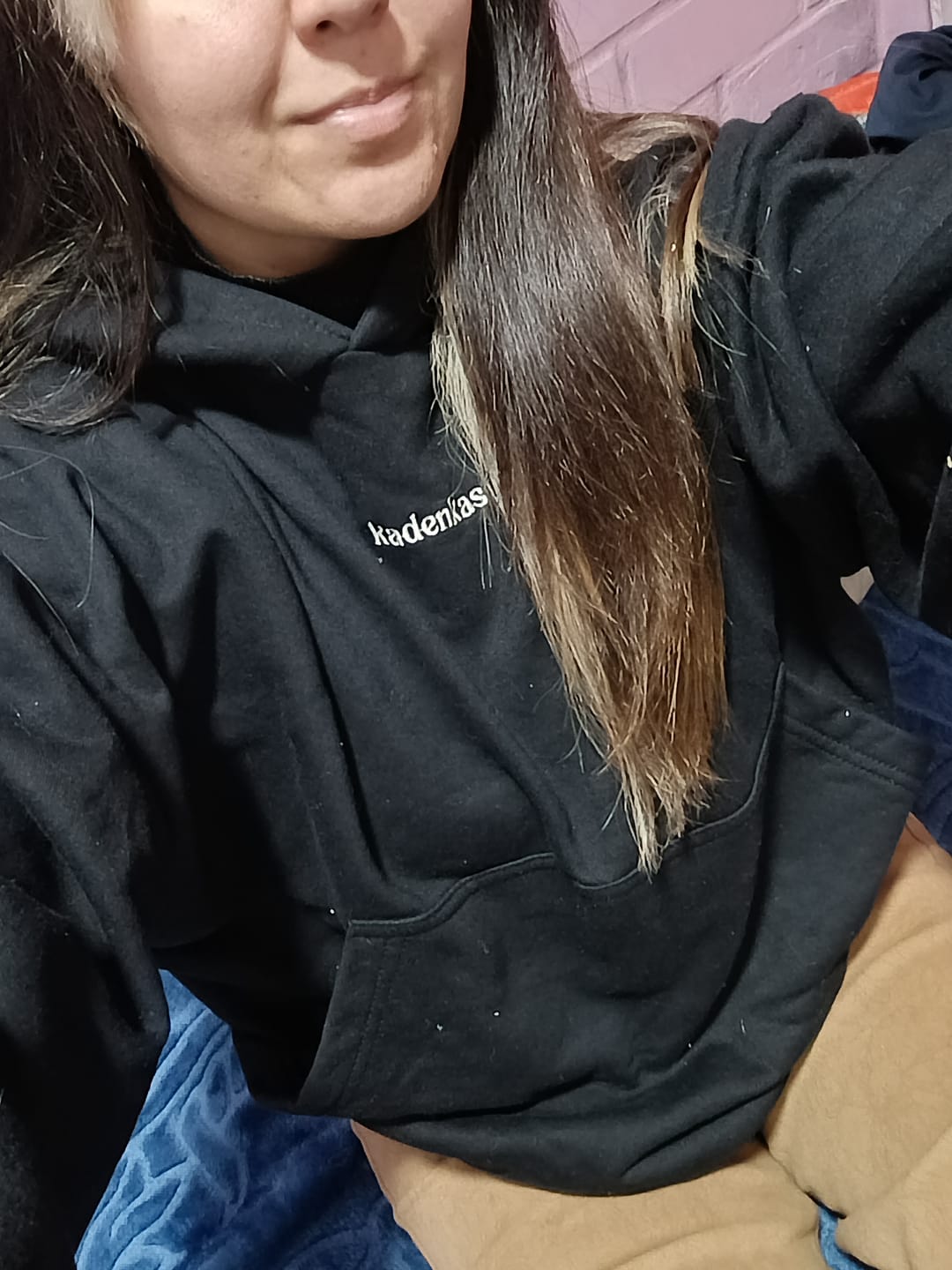 Customer photo review of POLERÓN HOODIE NEGRO - OVERSIZE CON GORRO LOGO BORDADO