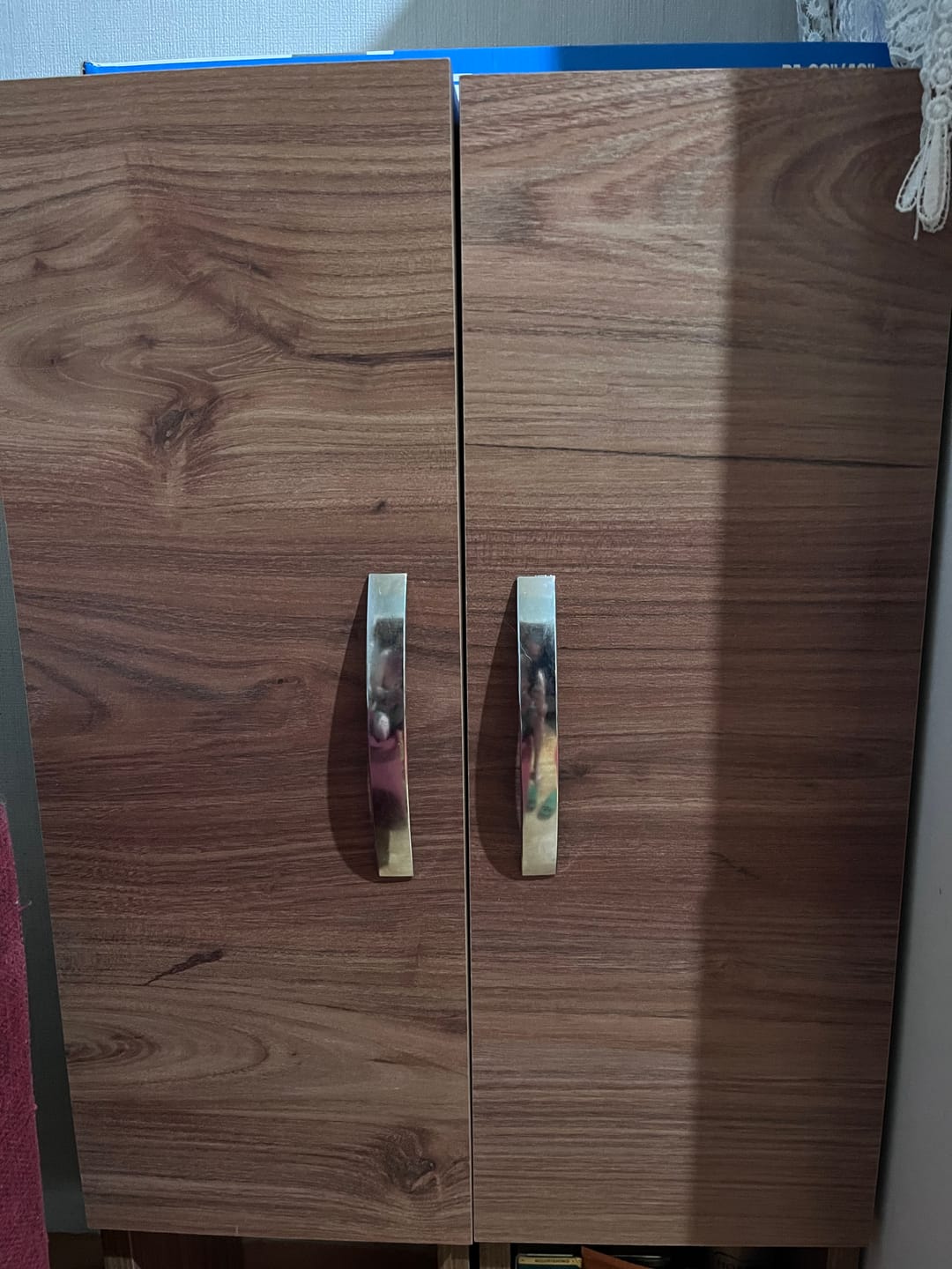 Customer photo review of Rani E2 Kapaklı 3 Bölmeli  Duvar Rafı Minyatür Ceviz