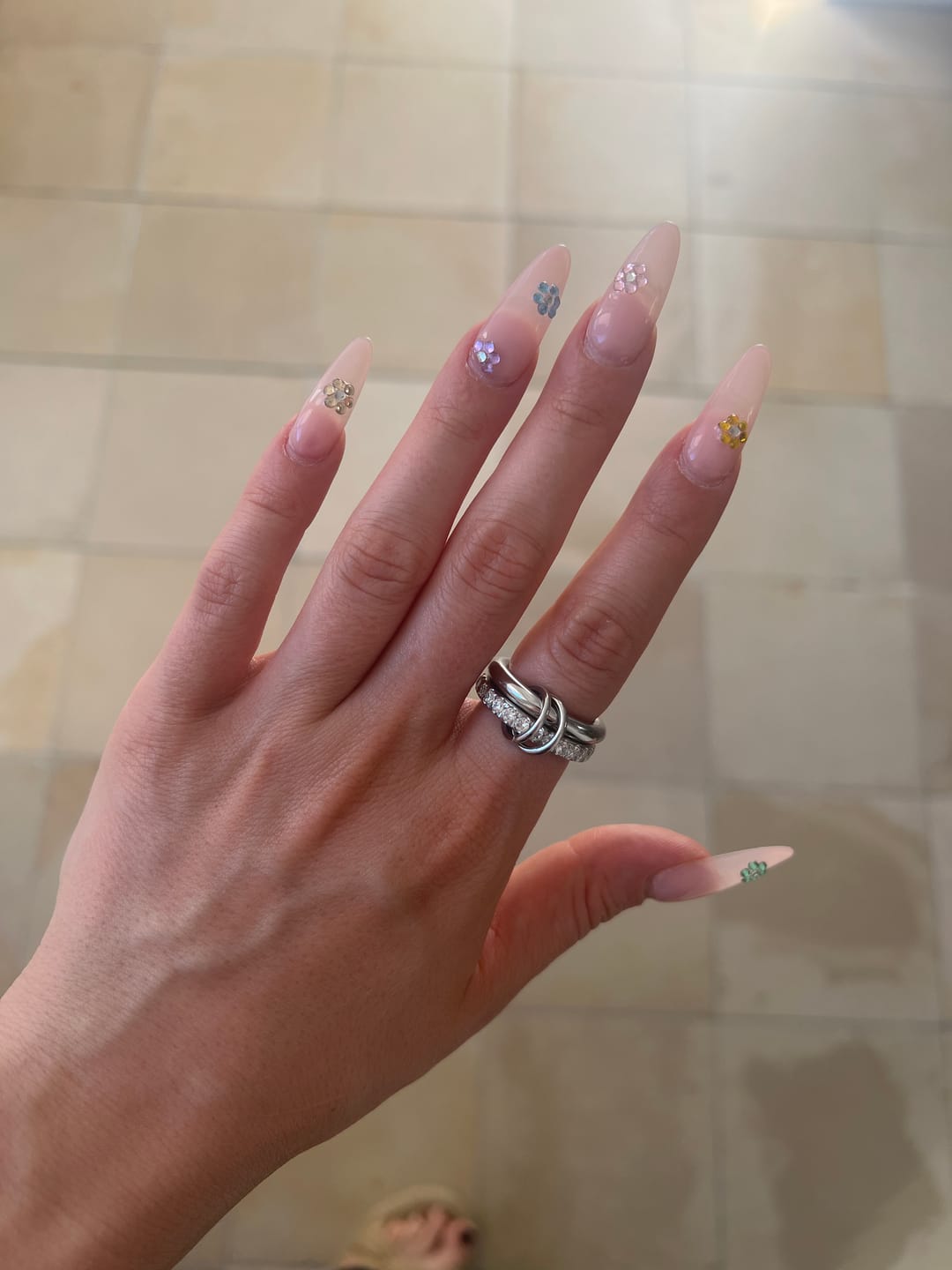 Customer photo review of Pave Infinity Flow Ring 18K Vergoldet