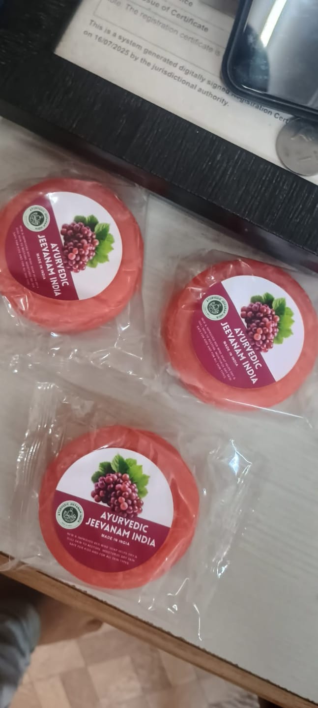 Customer photo review of Ayurvedic Jeevanam Red Wine Moisturising Soap For Face & Body