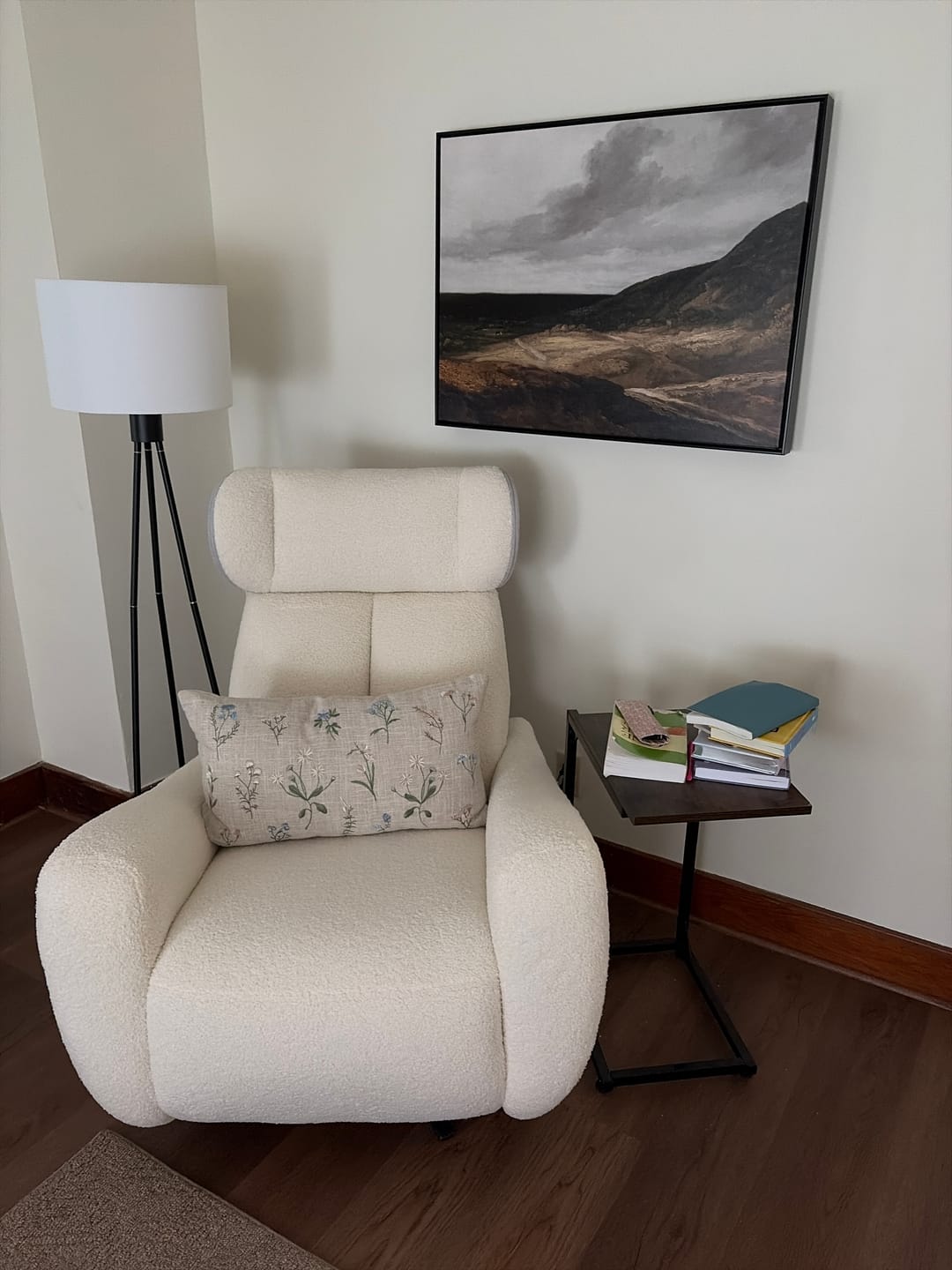 Customer photo review of SwanSing Swivel Power Zero Gravity Recliner Chair