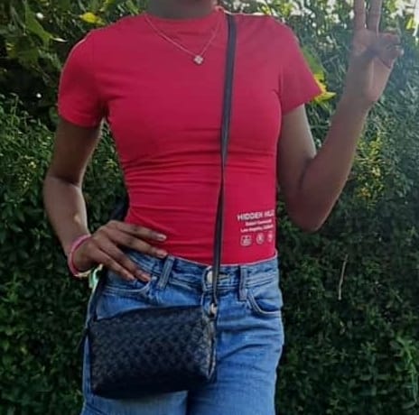 Customer photo review of LABEL T-SHIRT RASPBERRY RED