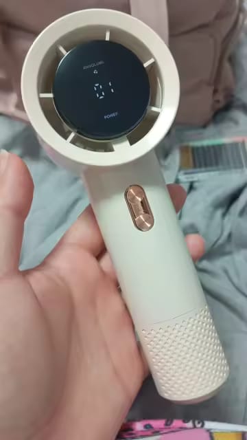 Customer photo review of Handlicher Mini-Ventilator – 199 Geschwindigkeitsstufen, 6 Flügel, bürstenloser Motor