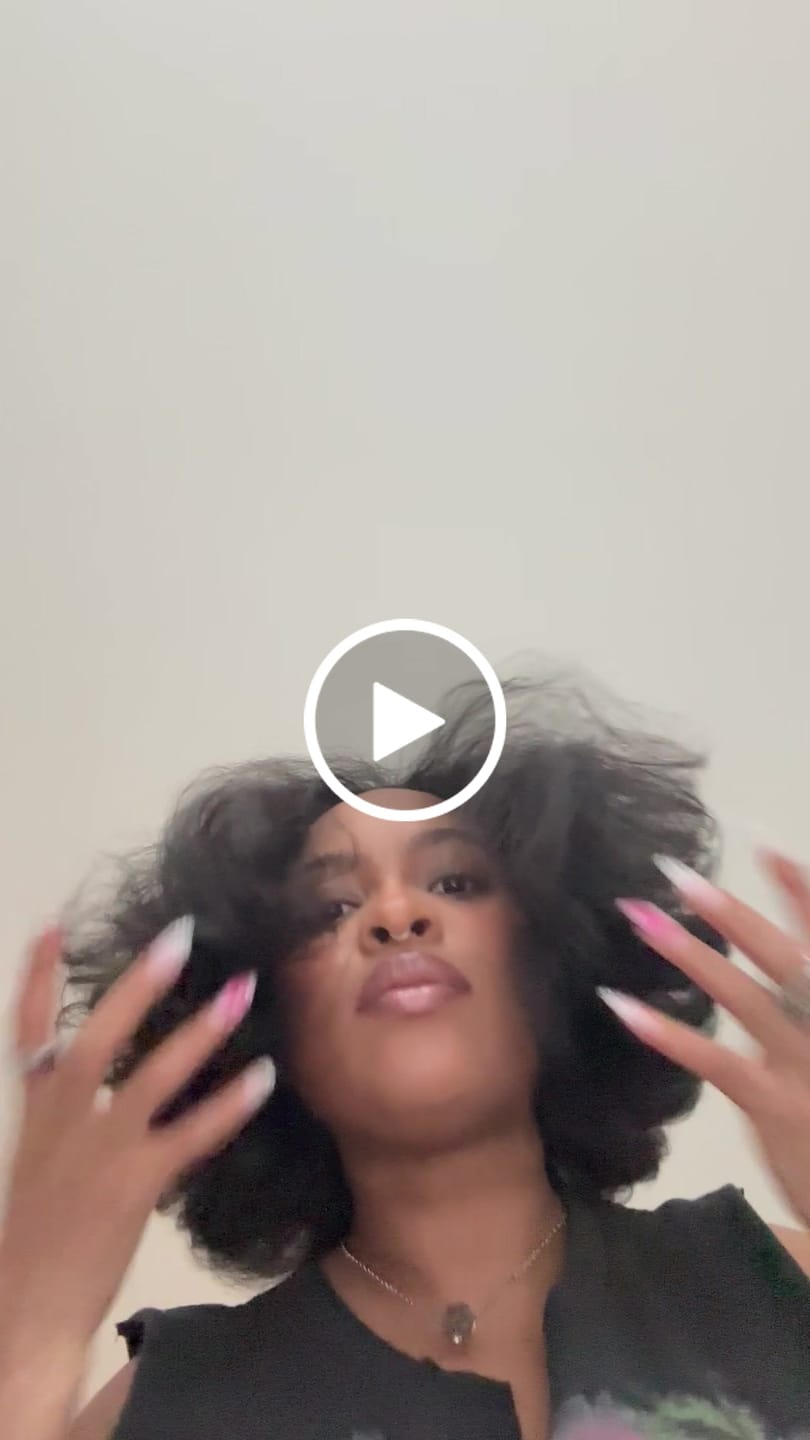 Customer video review of HONOLULU HOTTIE VINTAGE TEE