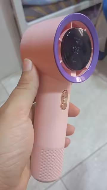 Customer photo review of Handlicher Mini-Ventilator – 199 Geschwindigkeitsstufen, 6 Flügel, bürstenloser Motor