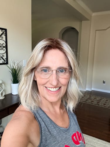 Customer photo review of [PRE-ORDER] JBEXTENSION BONNIE MONO Full Monofilament Handmade Full Lace Full Hand Tied Wig 12 Inches Golden Blonde With Dark Root Mono Lace Handmade Futura Fiber Glueless Wig BONNIE MONO GOLDEN BLONDE【BENDY EAR TABS】
