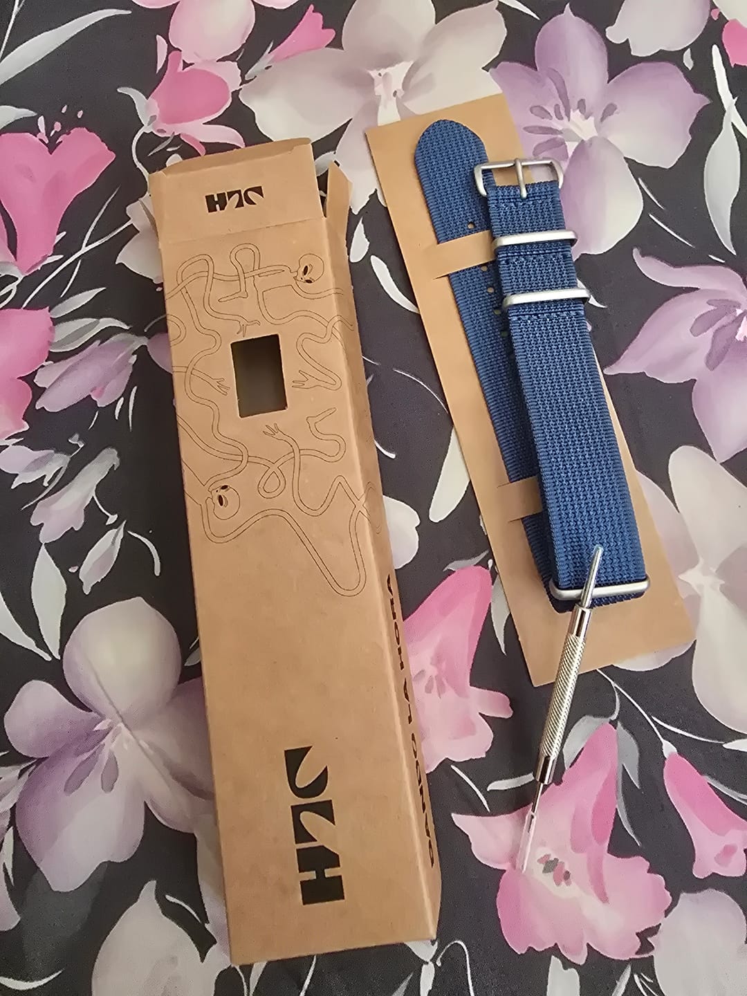 Customer photo review of Correa Nato Dando La Hora Azul