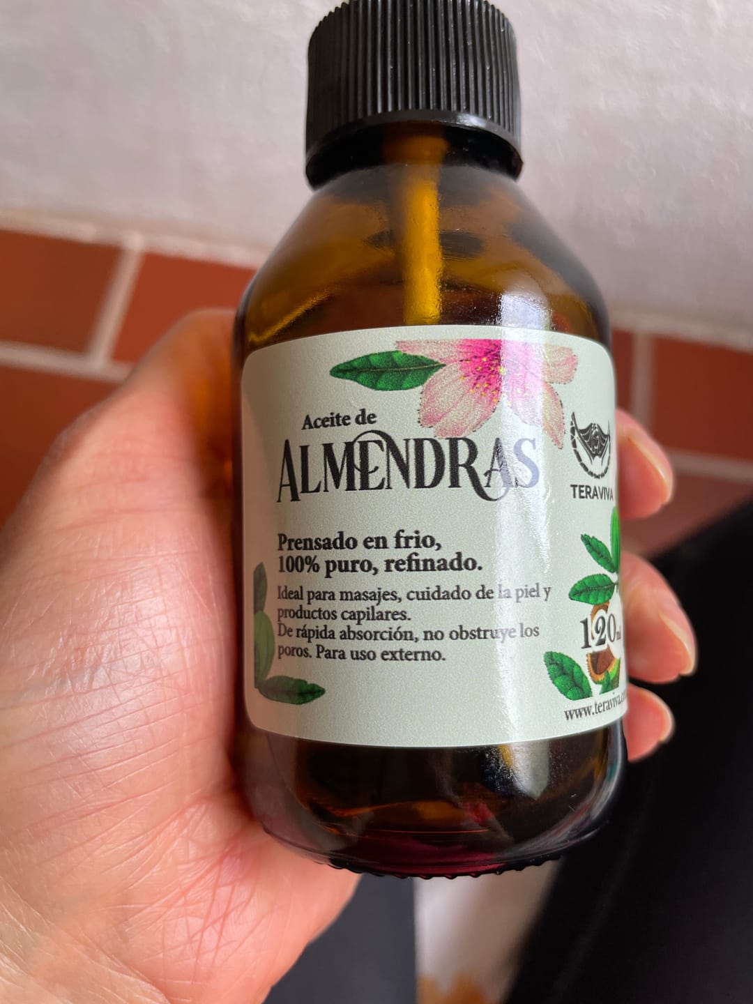 Customer photo review of Aceite de almendras puro para piel, cabello y masajes