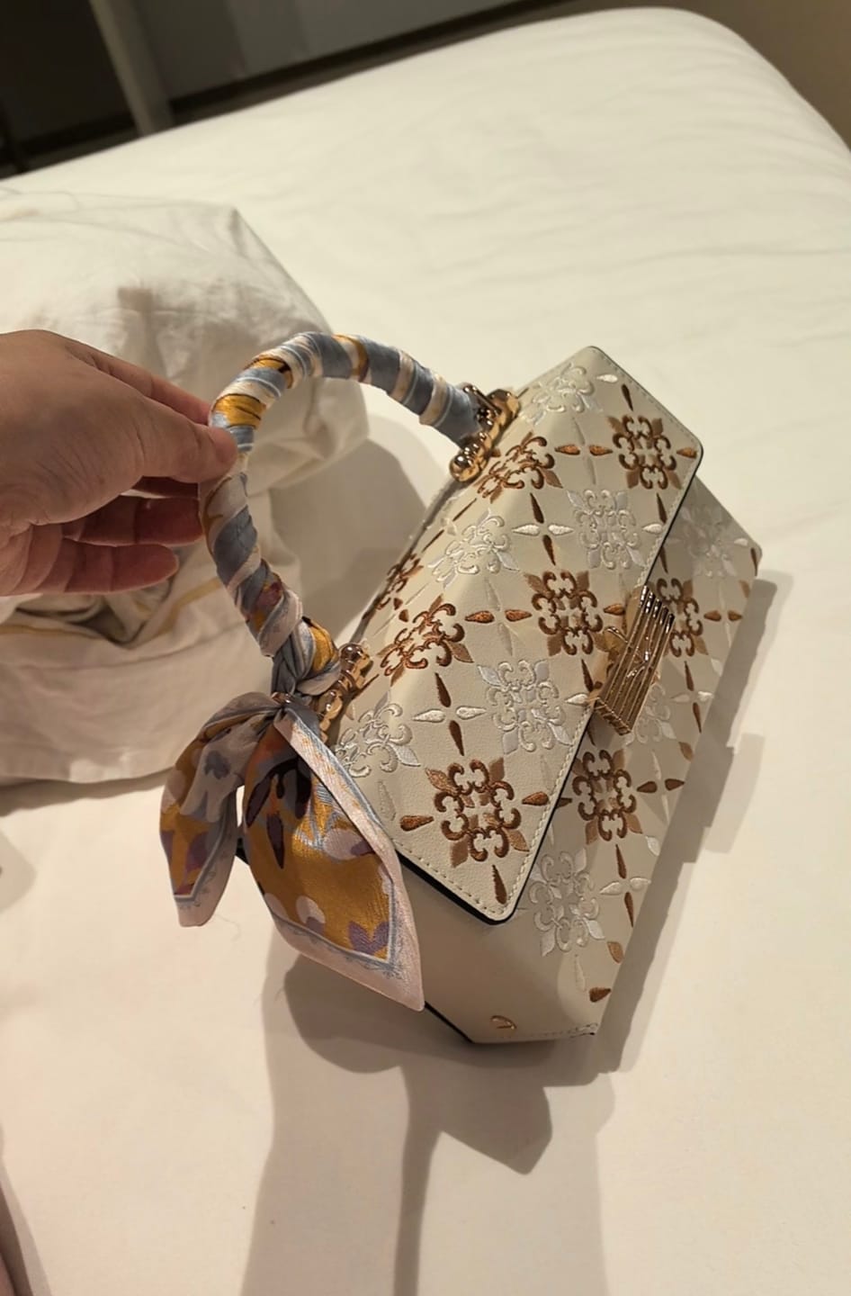 Customer photo review of Tang Red 23 Embroidered Haitang Flower Clutch