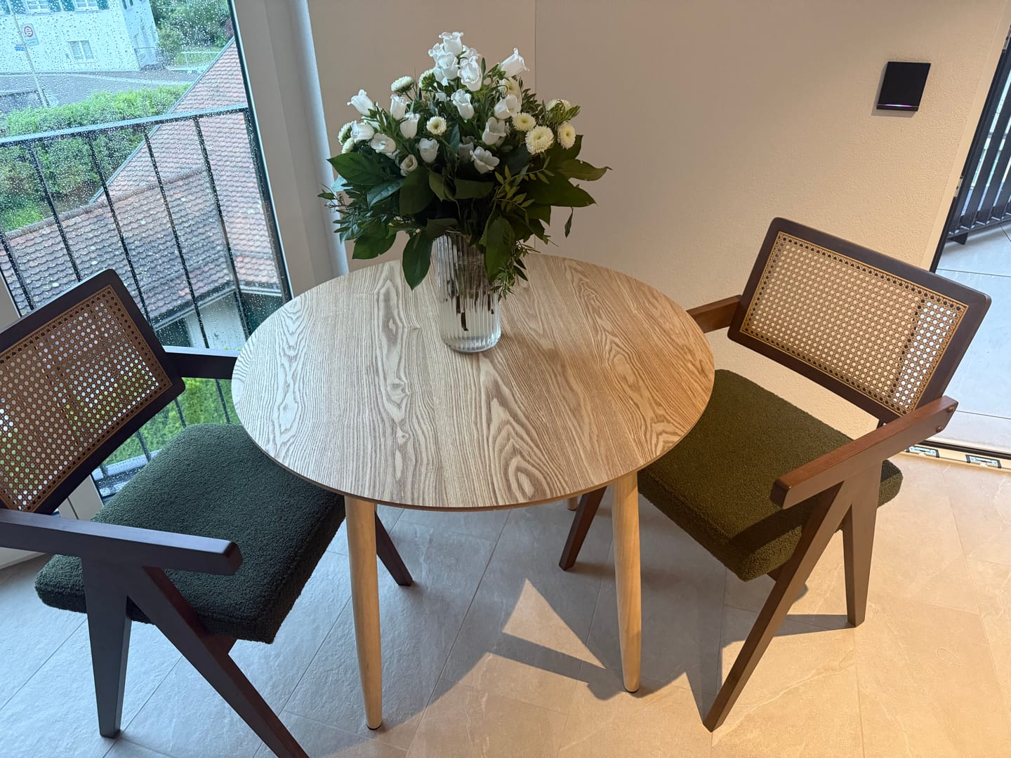 Customer photo review of TRADITION - Table a manger ronde 4 personnes en pin massif D90 coloris naturel