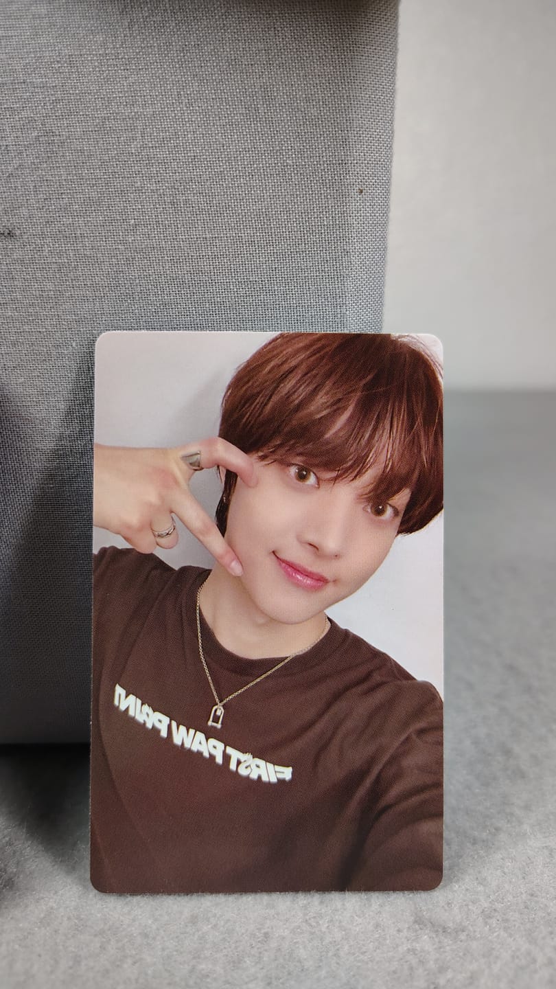 Customer photo review of K-POP BLIND RANDOM PHOTOCARD