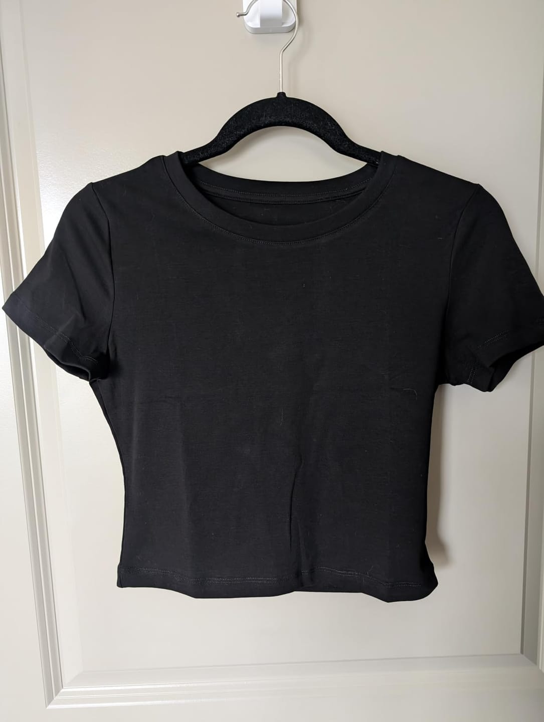 Customer photo review of Silix AuraFlow Bareform Crew Neck Tee | Ultra-Soft, Flattering Drape Active Top