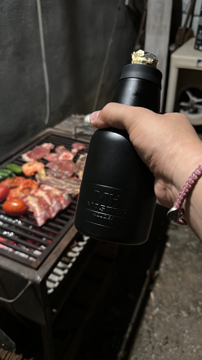 Customer photo review of Master Holder 2 en 1  Porta Botella Modelo | 355 ml