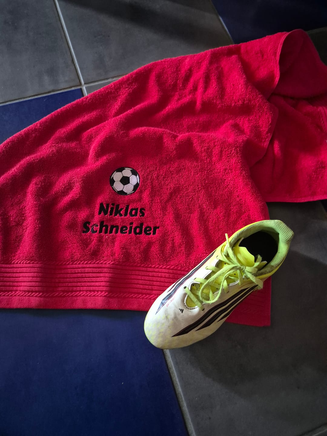 Customer photo review of Personalisiertes Kinder Handtuch mit Namen und Motiv bestickt