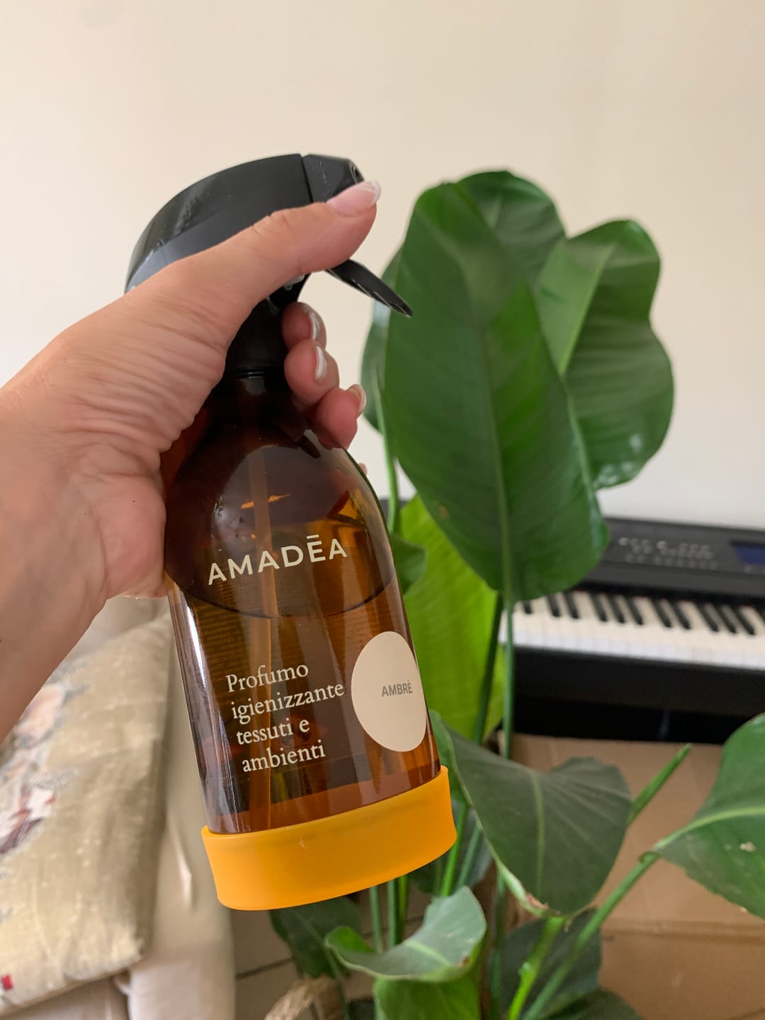 Customer photo review of Profumo "Ambre" igienizzante tessuti e ambienti - Ricarica da 1L