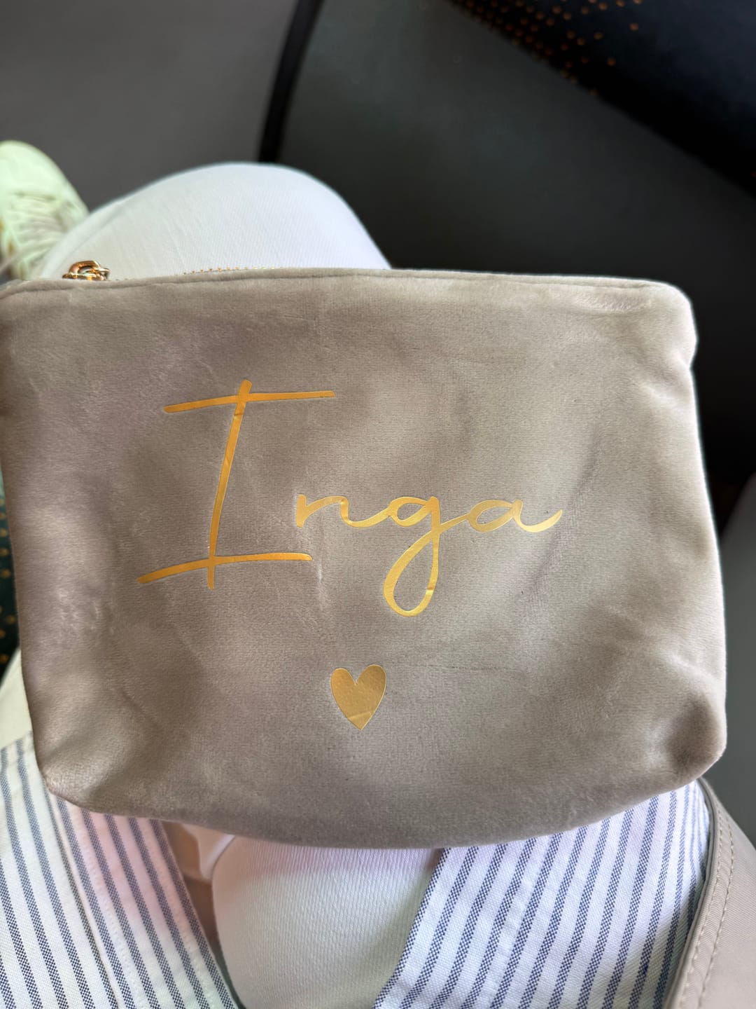 Customer photo review of Meine Kosmetiktasche - Personalisierte Samt Kosmetiktasche für MakeUp und Kosmetika mit Namen