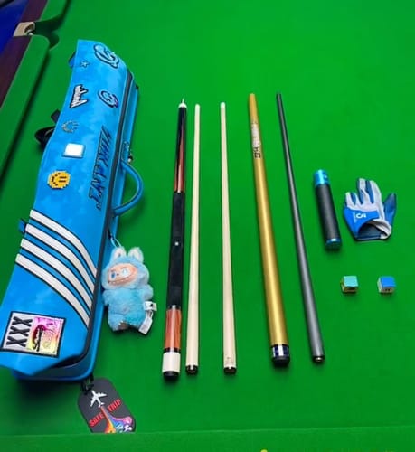 Customer photo review of Lizard Rainbow Series Cue Case 3B4S