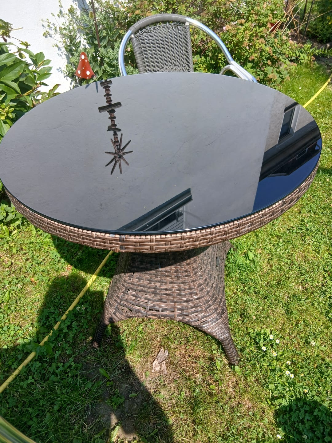 Customer photo review of Glasplatte Tisch Sicherheitsglas für Esstisch, Gartentisch, Weinfass - Rund Schwarz - ohne Facette