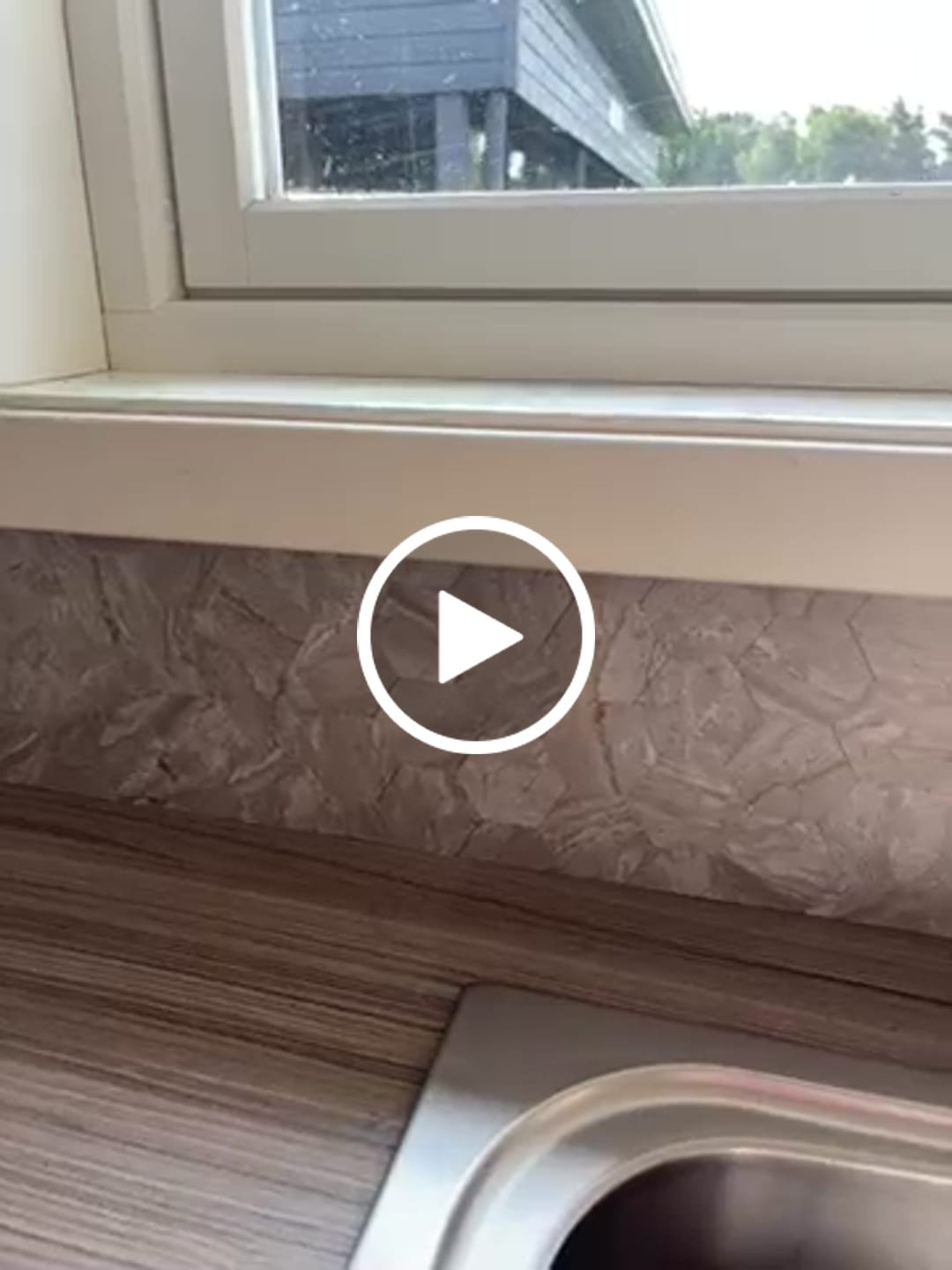 Customer video review of 10-pk Grace hexagon selvklebende veggfliser