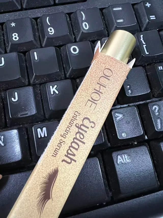 Customer photo review of BROWFI™ - Perfect Eyebrows in 5 seconds