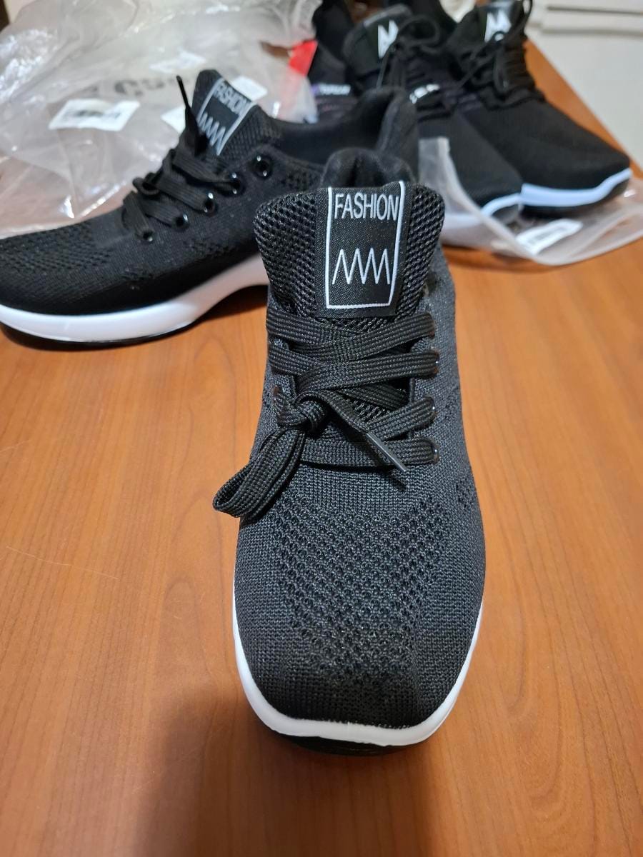 Customer photo review of OrthoCare | Comfortabele Schoenen met Luchtkussenzool