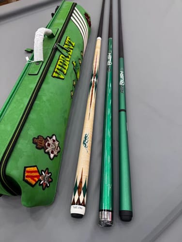 Customer photo review of Lizard Rainbow Series Cue Case 3B4S