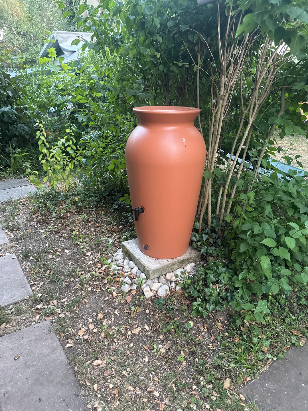 Customer photo review of Regentonne 120 Liter oder 230l Dropcatcher im Tongefäß-Design